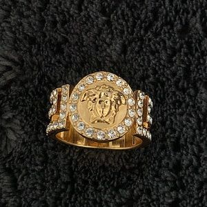Crystal La Medusa Ring